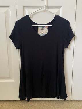 Cupio Blush Black V-Neck Short Sleeve Tunic Top Size S